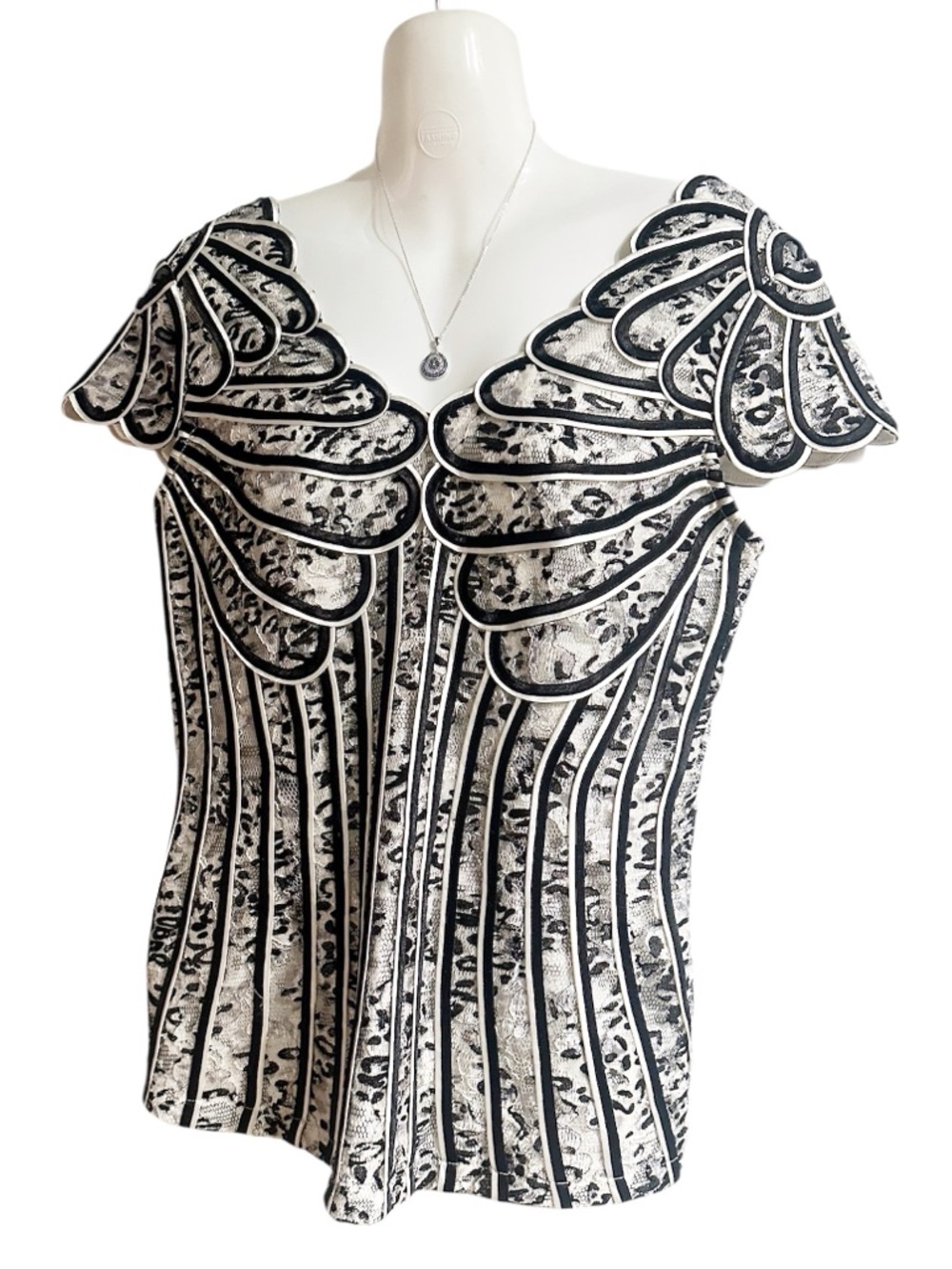 RAVEL Black & White Lace-Trim Sculpted Cap Sleeve Top… Size S